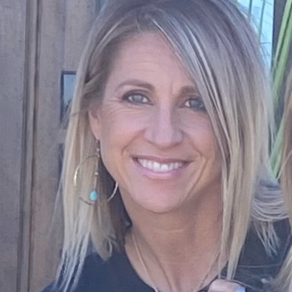 Meet your Posher, Laura - Picture 1 of 1